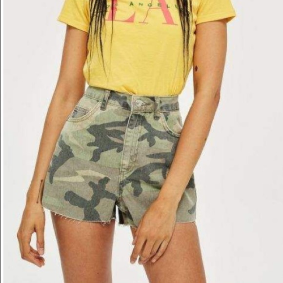 TOPSHOP Camo Mom Shorts Worn by Taylor Swift - Picture 1 of 6